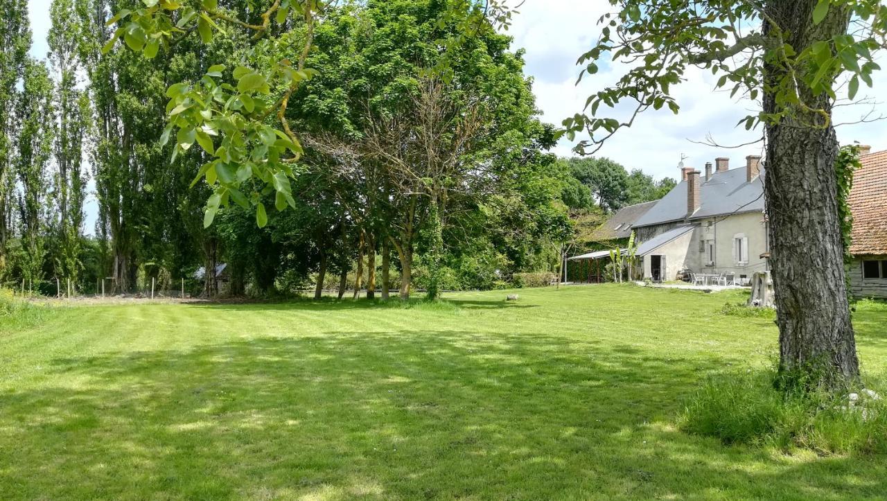 La Ferme De L'Isle Et Sa Roulotte Bed & Breakfast Avaray Exterior photo