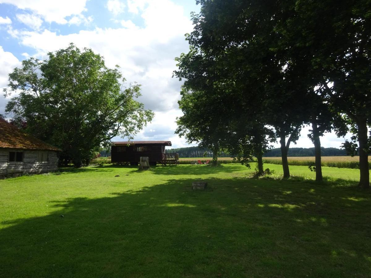 La Ferme De L'Isle Et Sa Roulotte Bed & Breakfast Avaray Exterior photo